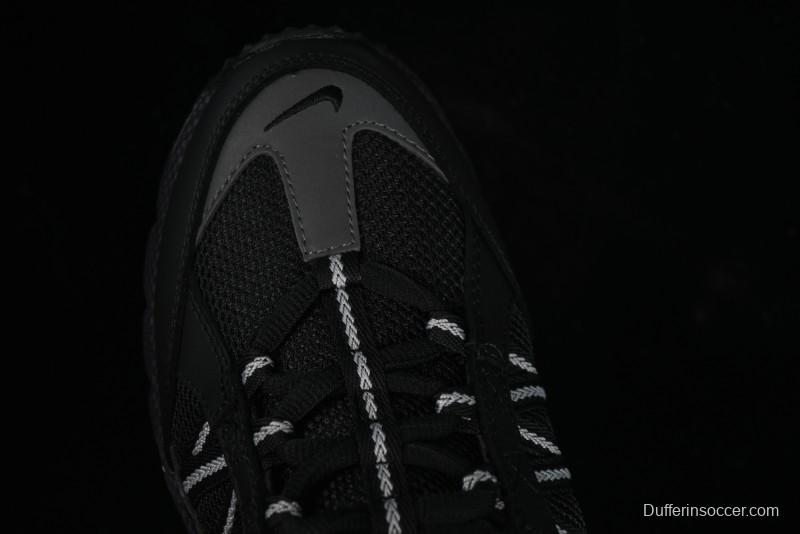 Nike Air Humara Retro Trail Running Shoes with 1990s Outdoor Style - 924464-001