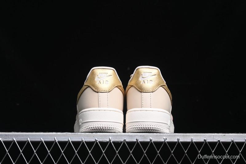 Nike Air Force 1 '07 Low Top Sneakers with Full-Grain Leather and Air Cushion - DQ7569-102
