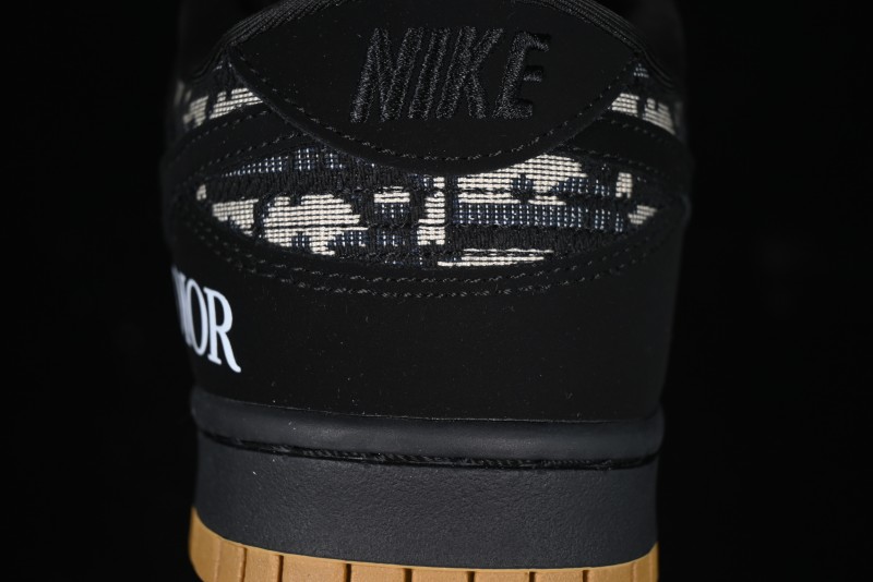 Nike SB Dunk Low APE Collaboration - Camouflage Black Swoosh Anniversary Custom Low-Top Casual Sneakers - KK1333-017