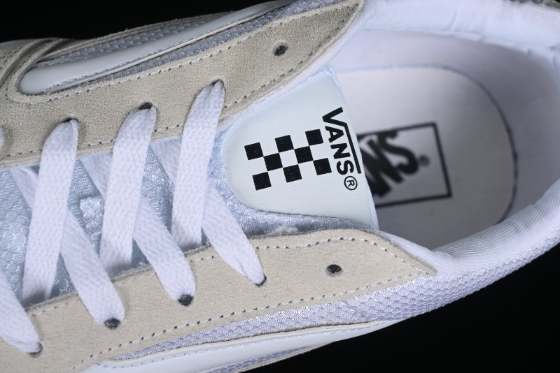 Vans Caldrone Chunky Retro Sneakers in White with Enhanced Cushioning - VN0007P9WHT