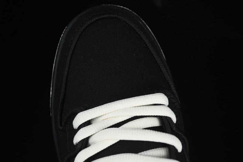 Nike SB Dunk Low Premium Skateboarding Shoes in Black and White - FN5880-001