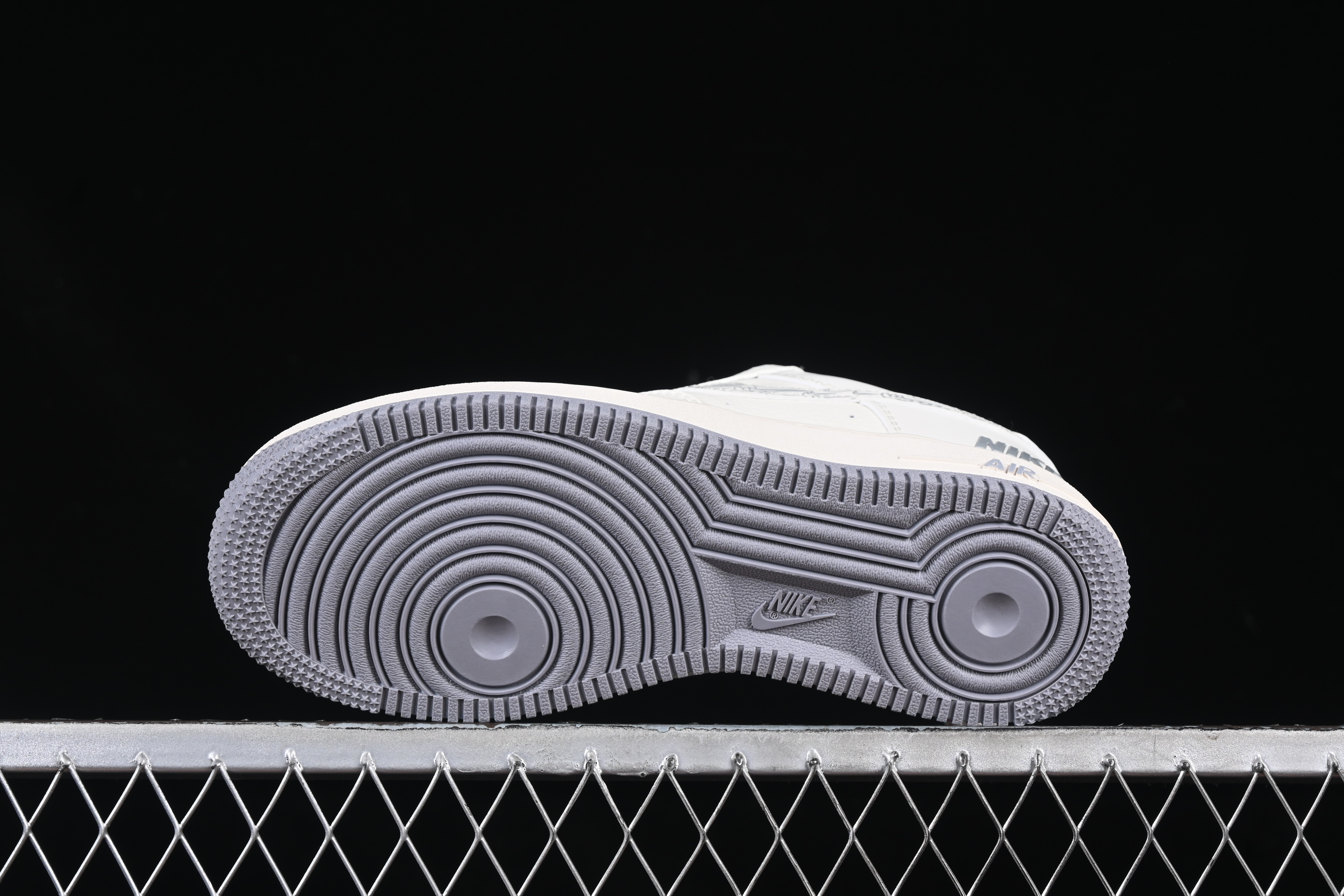 Nike Air Force 1 '07 Low Casual Sneakers in Light Grey with Mini Swoosh - HH7518-048