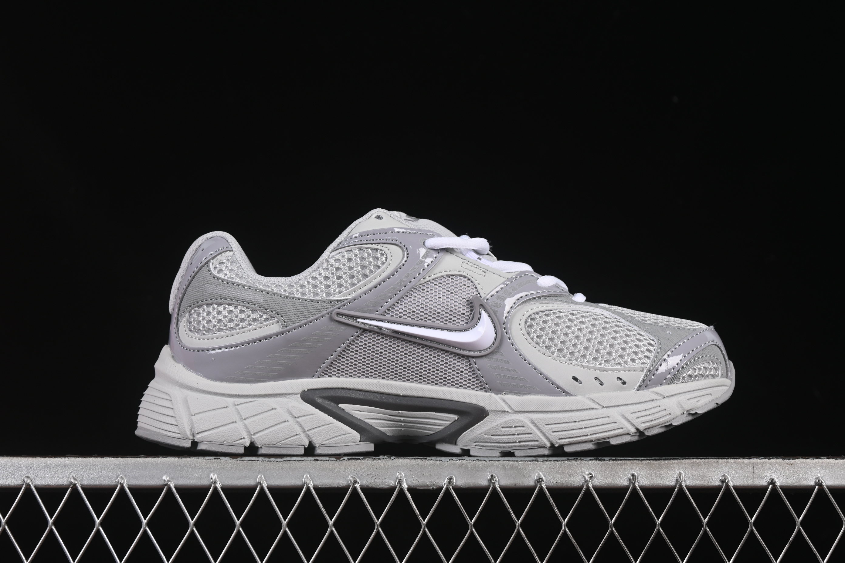 Nike V5 RNR Millennium Classic Retro Running Shoes with Foam Midsole - IH1980-140