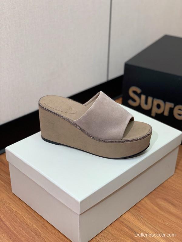 2025 Women BRUNELLO CUCINELLI Beige Suede Platform Slide Sandals Casual Handmade KFY00275 (F)