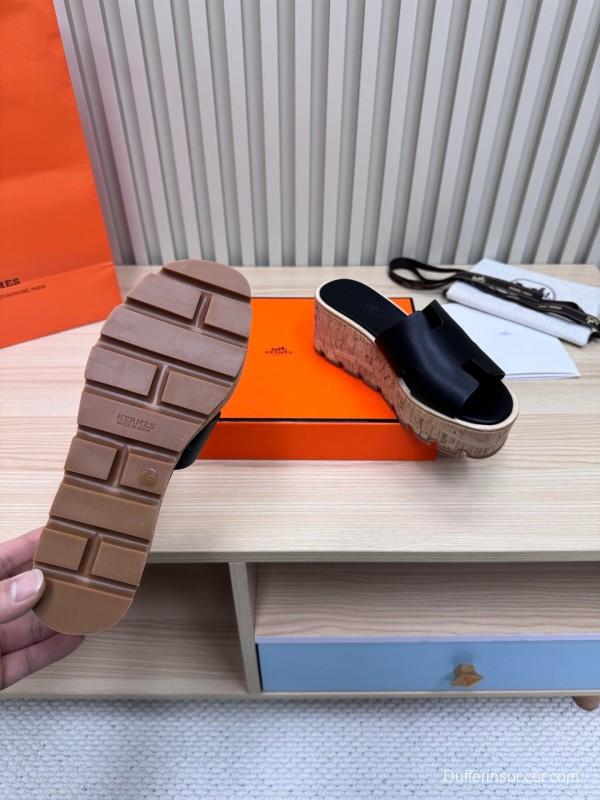 2025 Women Hermès Black Leather Wedge Sandals KFY00280