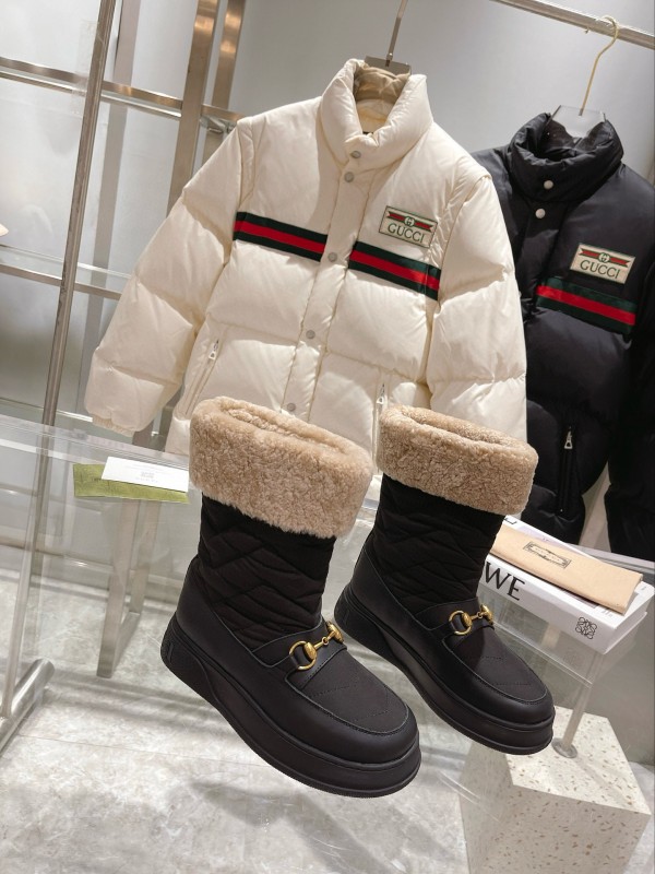 2024 Women Gucci black leather quilted snow boots gold metal MJ00420