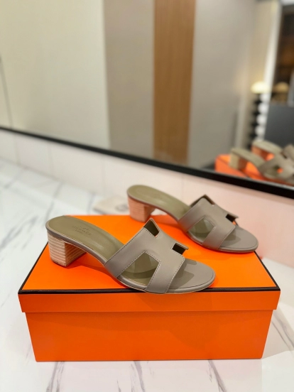 2025 Women Hermès Beige Leather Slippers