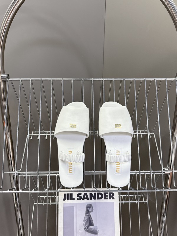 2025 Women Miu Miu White Leather Slippers LY00
