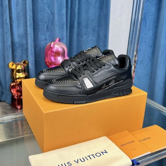 2025 Men Louis Vuitton Black Leather LV Trainer