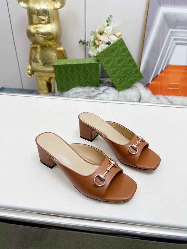 2025 Women Gucci Brown Leather Mules Classic Buckle MJ00180/215