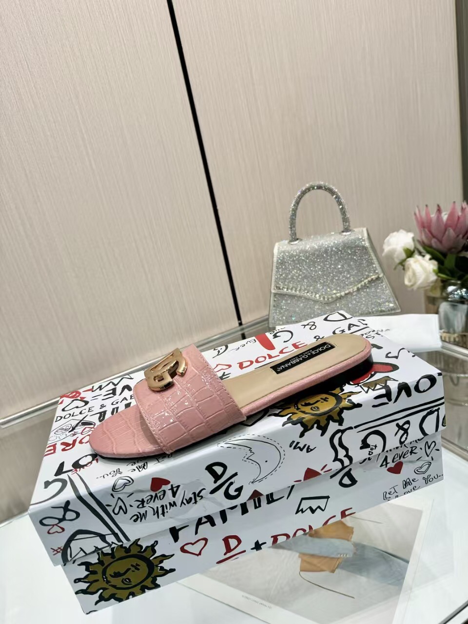 2025 Women Dolce & Gabbana Pink Leather Slippers LY00190