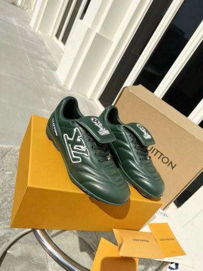 2025 Unisex Louis Vuitton Green Leather Sneakers MJ00380