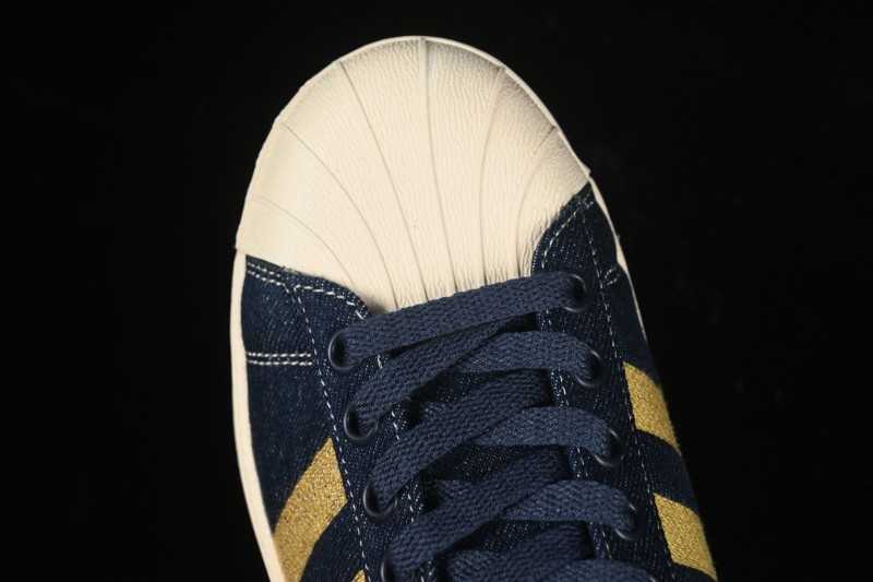 Adidas Superstar 82 Casual Sneakers with Shell Toe Design - JH5577