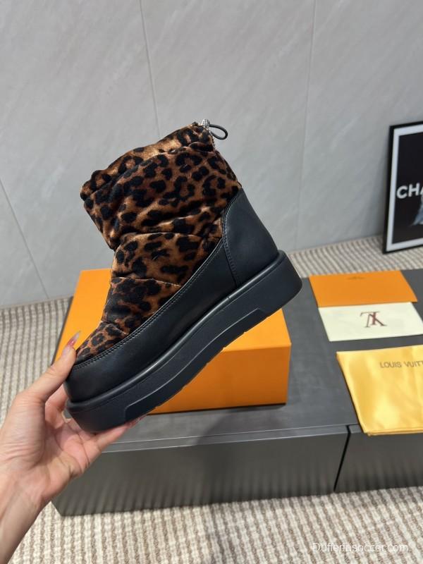 Louis Vuitton Fall/Winter 2025 Snow Boots with Round Toe and Thick Sole - KFY00310