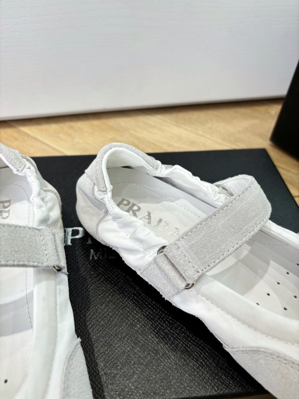 Prada Metal Toe Thin Sole Training Shoes Casual Sneakers - LY00260