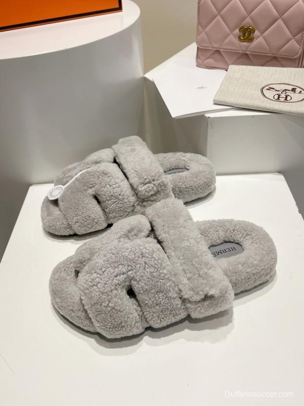 H Classic Love Tuo Er Jiu Full Wool Slippers with Slightly Curled Wool - LY00270