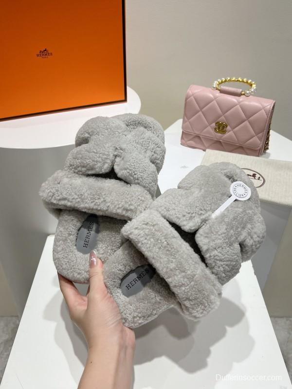 H Classic Love Tuo Er Jiu Full Wool Slippers with Slightly Curled Wool - LY00270