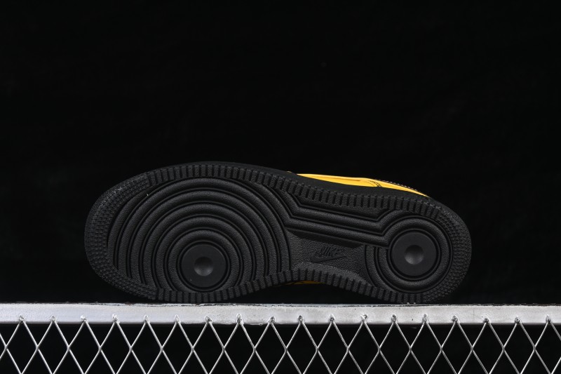 Nike Air Force 1 '07 Low Casual Skateboarding Shoes with Premium Leather Upper - IQ2713-700