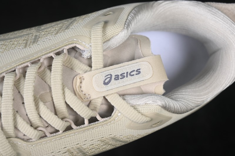 Asics Gel-Kayano 33 Running Shoes with Breathable Mesh and Professional Cushioning - 1011C167-250